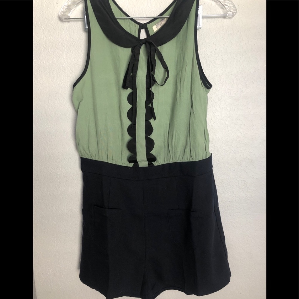 Adorable green/navy jumper sz M